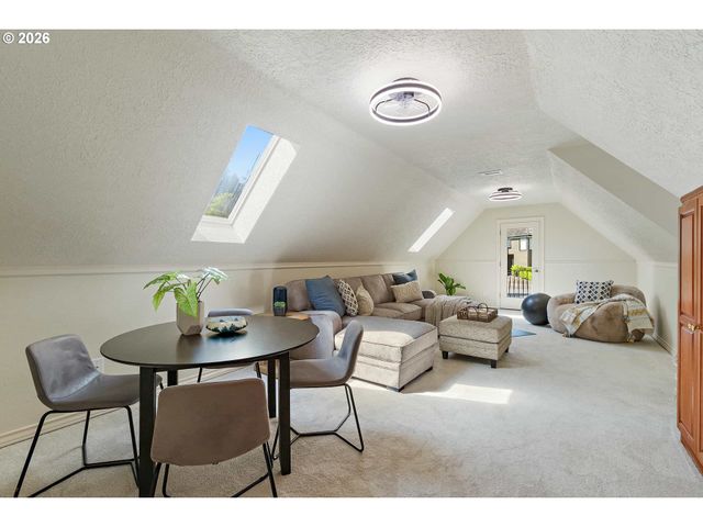 18370 RIVER EDGE Ln, Lake Oswego, OR 97034