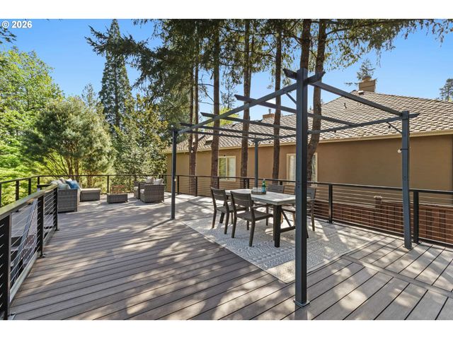 18370 RIVER EDGE Ln, Lake Oswego, OR 97034