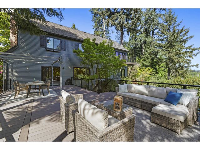 18370 RIVER EDGE Ln, Lake Oswego, OR 97034