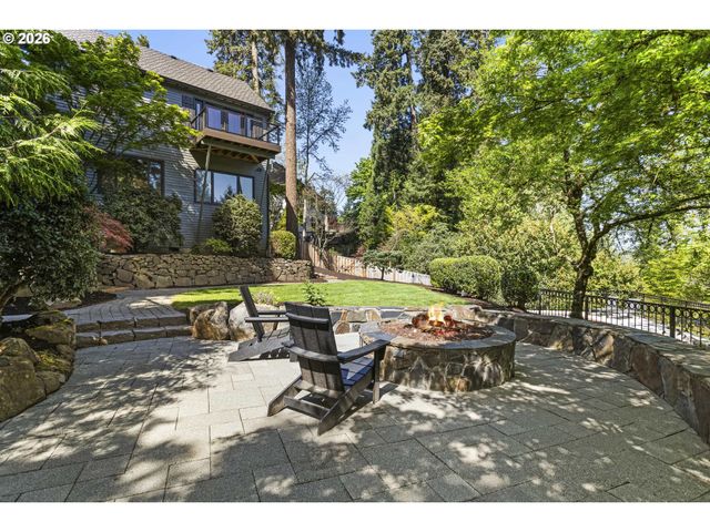 18370 RIVER EDGE Ln, Lake Oswego, OR 97034