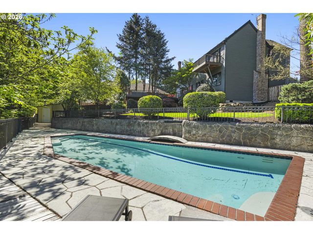 18370 RIVER EDGE Ln, Lake Oswego, OR 97034