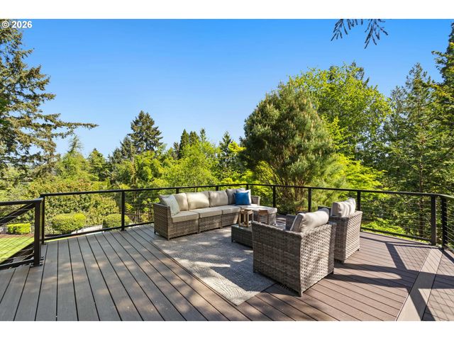 18370 RIVER EDGE Ln, Lake Oswego, OR 97034