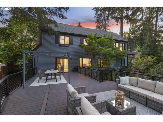 18370 RIVER EDGE Ln, Lake Oswego, OR 97034