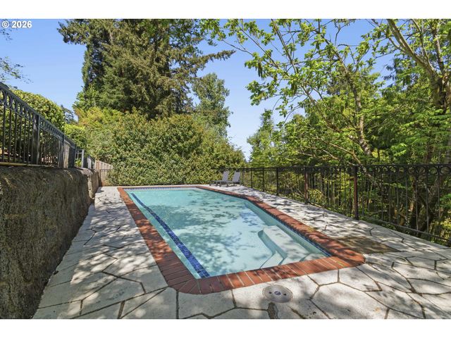 18370 RIVER EDGE Ln, Lake Oswego, OR 97034
