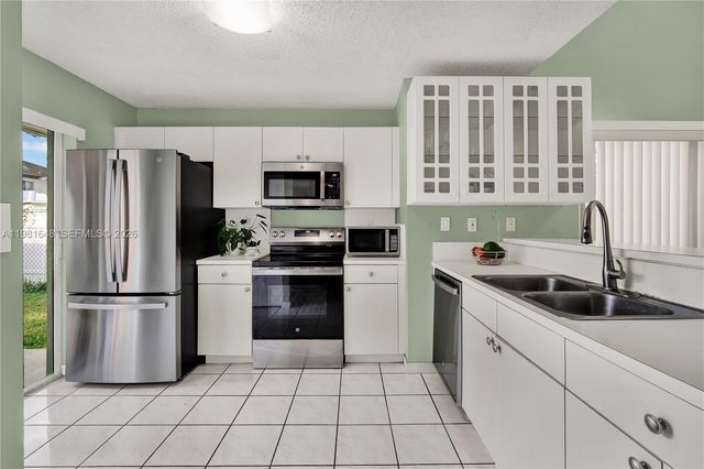 14138 SW 164th Ter, Miami, FL 33177