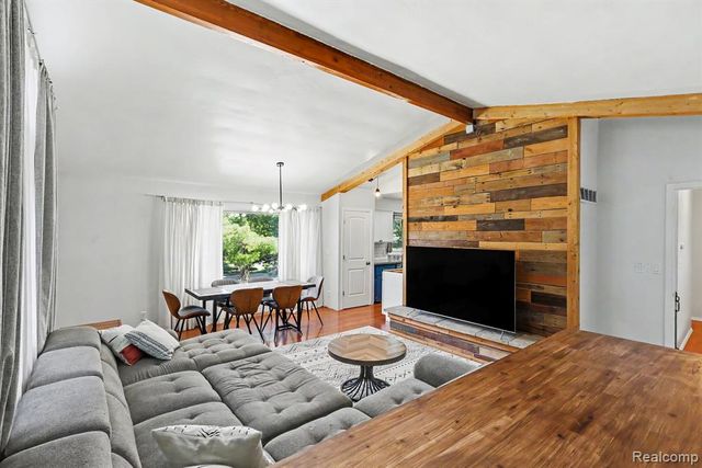 9180 Posey Drive, Whitmore Lake, MI 48189