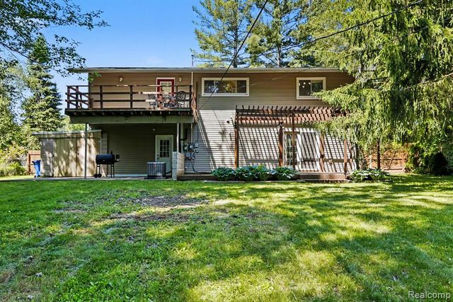 9180 Posey Drive, Whitmore Lake, MI 48189