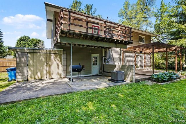 9180 Posey Drive, Whitmore Lake, MI 48189