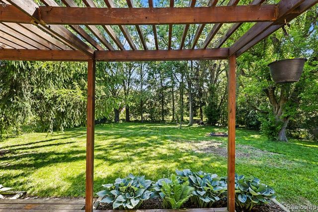 9180 Posey Drive, Whitmore Lake, MI 48189