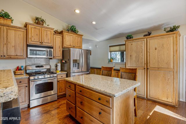 2003 LITTLE DOE Trail, Overgaard, AZ 85933