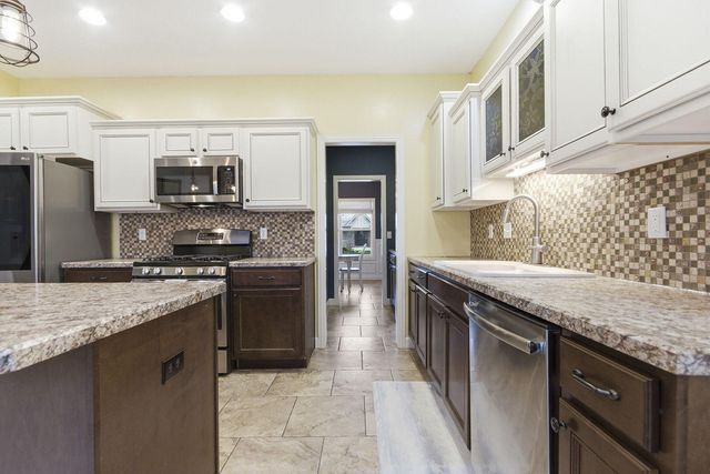 3108 CRAPE MYRTLE DR, Columbia, MO 65203