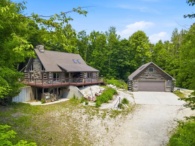 W5501 Burrows LANE, Elkhart Lake, WI 53020