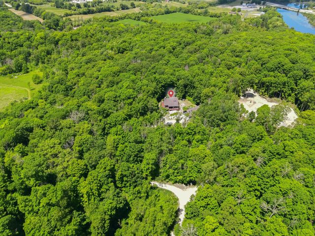 W5501 Burrows LANE, Elkhart Lake, WI 53020