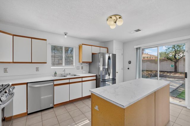 1657 Lark Spur Drive NE, Rio Rancho, NM 87144