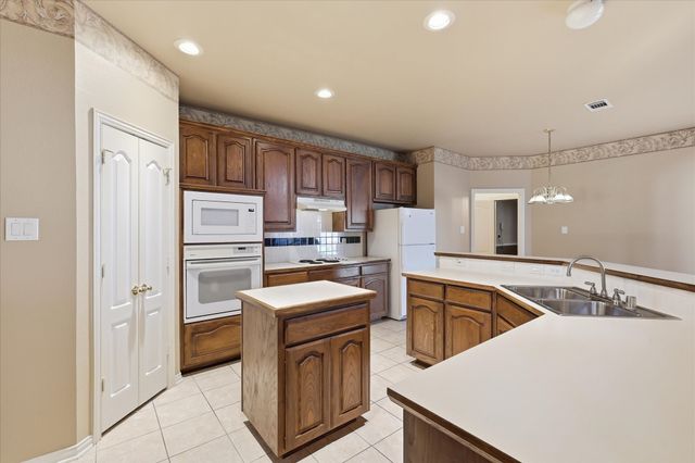 1060 Cornell Drive, Carrollton, TX 75007