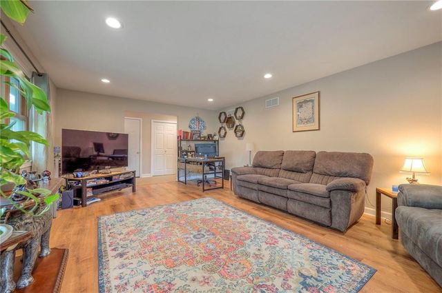 1142 S Elm Street, Ottawa, KS 66067