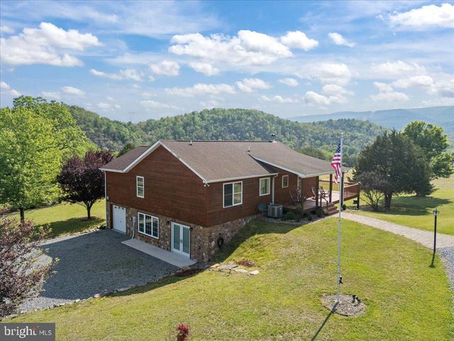 1054 RIVER BEND DR, Paw Paw, WV 25434