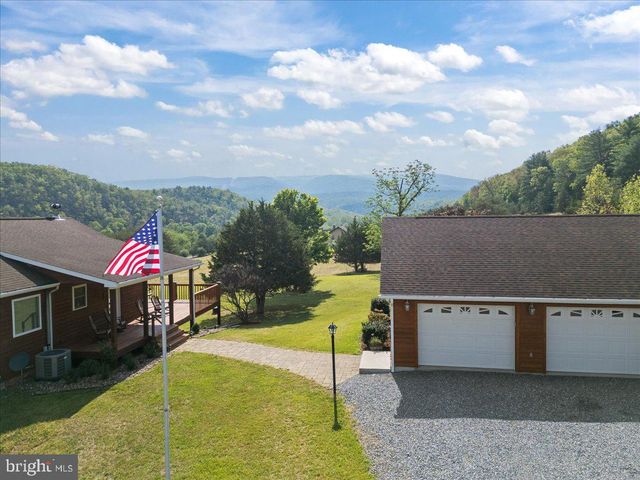 1054 RIVER BEND DR, Paw Paw, WV 25434