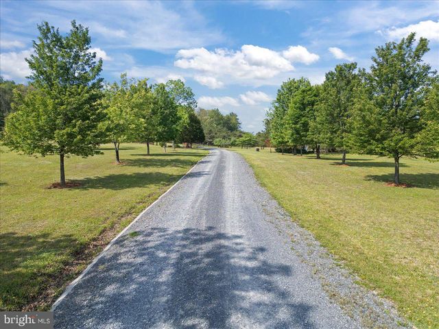 1054 RIVER BEND DR, Paw Paw, WV 25434