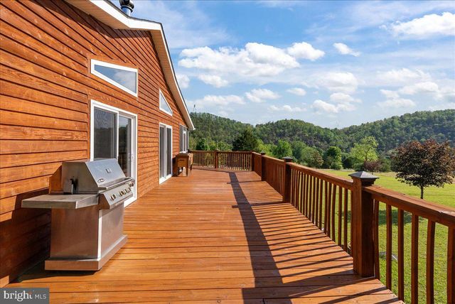 1054 RIVER BEND DR, Paw Paw, WV 25434