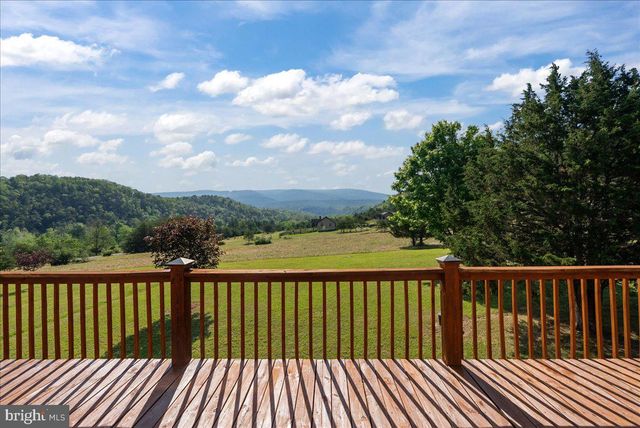 1054 RIVER BEND DR, Paw Paw, WV 25434