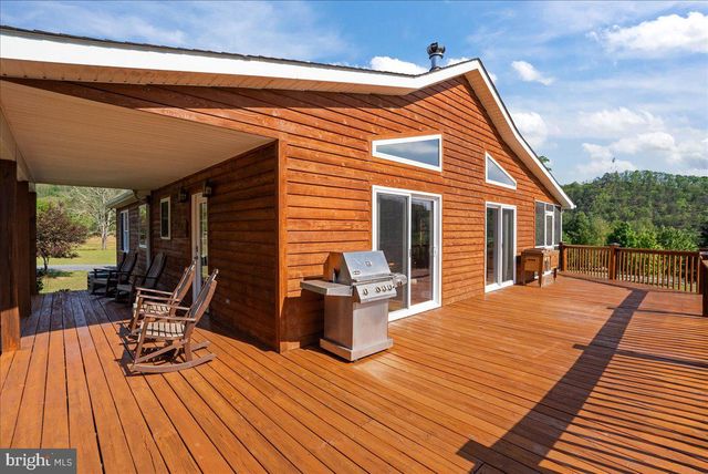 1054 RIVER BEND DR, Paw Paw, WV 25434