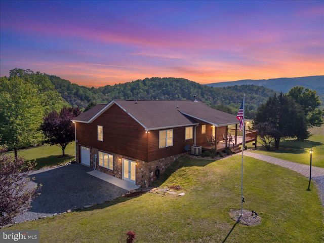 1054 RIVER BEND DR, Paw Paw, WV 25434