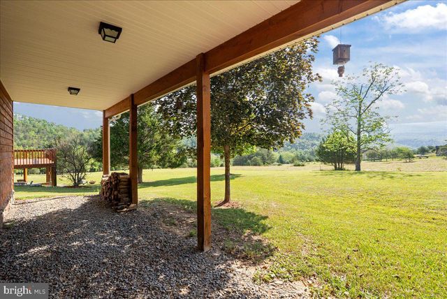 1054 RIVER BEND DR, Paw Paw, WV 25434