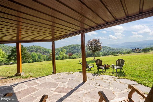1054 RIVER BEND DR, Paw Paw, WV 25434