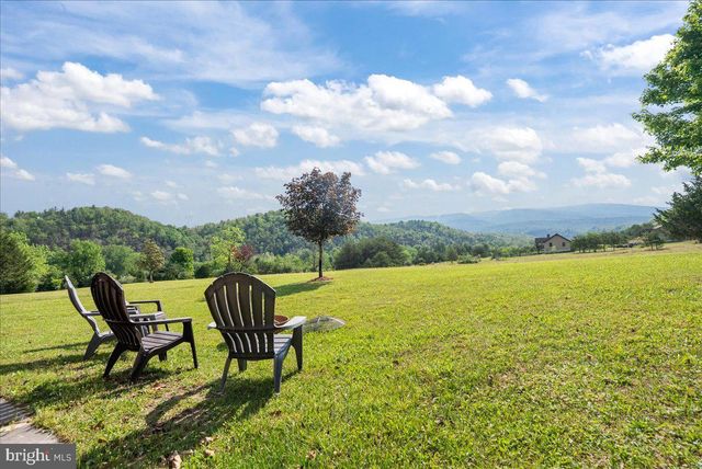 1054 RIVER BEND DR, Paw Paw, WV 25434