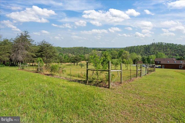 1054 RIVER BEND DR, Paw Paw, WV 25434
