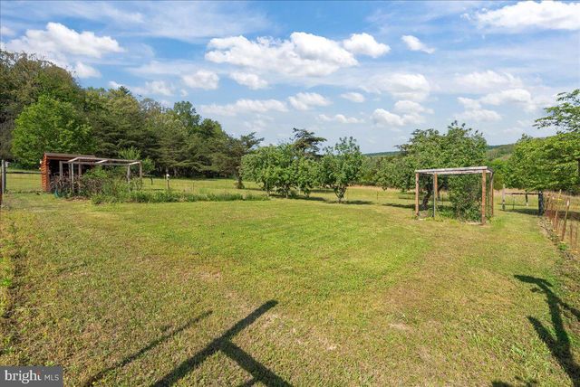 1054 RIVER BEND DR, Paw Paw, WV 25434