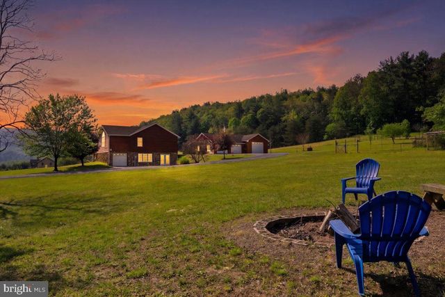 1054 RIVER BEND DR, Paw Paw, WV 25434