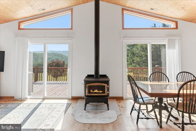 1054 RIVER BEND DR, Paw Paw, WV 25434