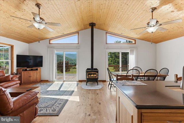 1054 RIVER BEND DR, Paw Paw, WV 25434