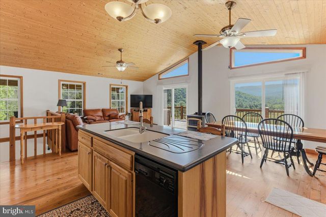 1054 RIVER BEND DR, Paw Paw, WV 25434