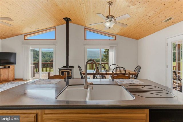 1054 RIVER BEND DR, Paw Paw, WV 25434