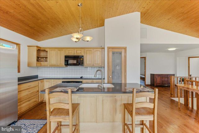 1054 RIVER BEND DR, Paw Paw, WV 25434