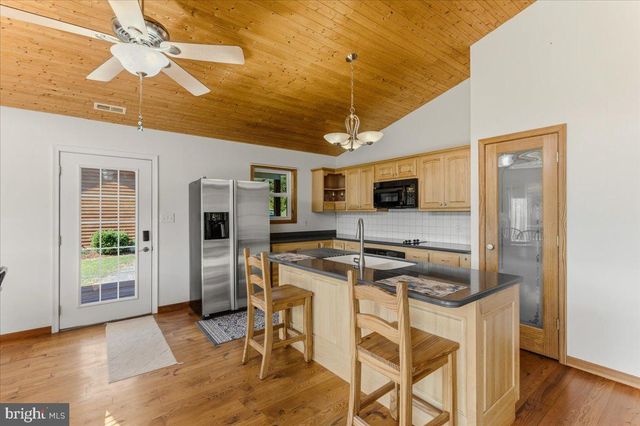 1054 RIVER BEND DR, Paw Paw, WV 25434