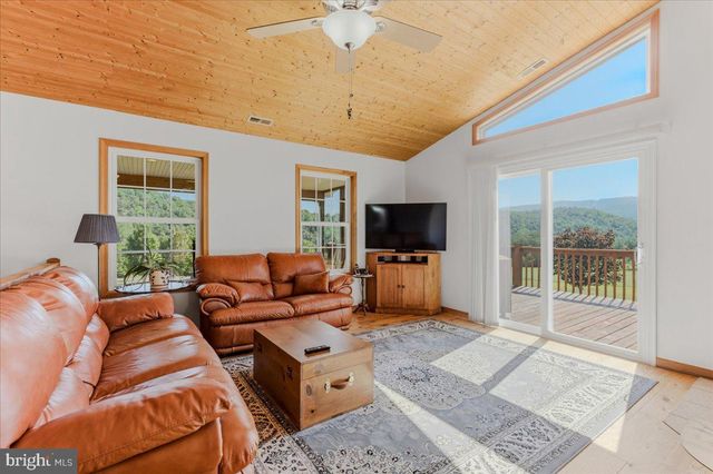 1054 RIVER BEND DR, Paw Paw, WV 25434