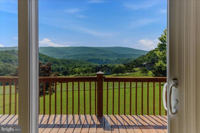 1054 RIVER BEND DR, Paw Paw, WV 25434