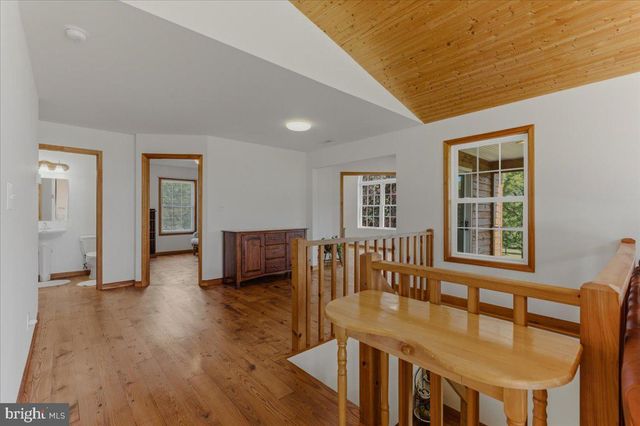 1054 RIVER BEND DR, Paw Paw, WV 25434