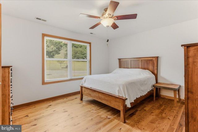 1054 RIVER BEND DR, Paw Paw, WV 25434