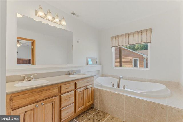 1054 RIVER BEND DR, Paw Paw, WV 25434
