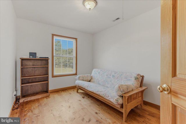 1054 RIVER BEND DR, Paw Paw, WV 25434