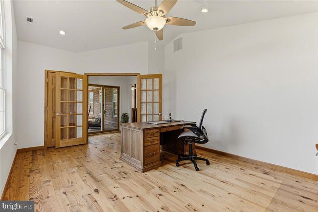 1054 RIVER BEND DR, Paw Paw, WV 25434