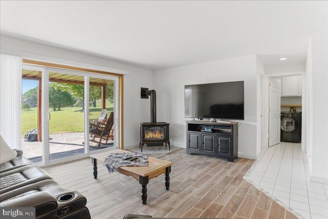 1054 RIVER BEND DR, Paw Paw, WV 25434