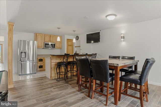 1054 RIVER BEND DR, Paw Paw, WV 25434