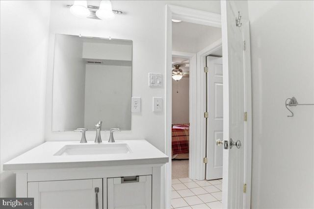 1054 RIVER BEND DR, Paw Paw, WV 25434