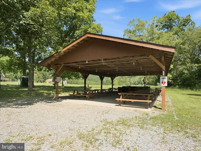 1054 RIVER BEND DR, Paw Paw, WV 25434